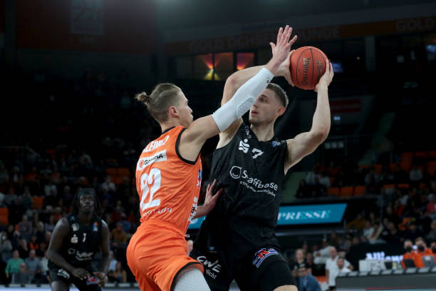 而且在关键 而且在关键